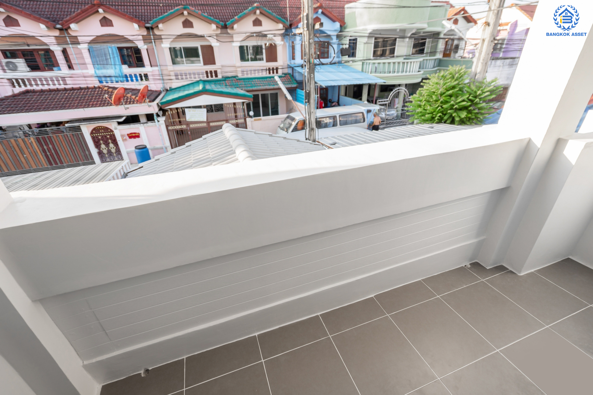 บ้านมือสองตกแต่งใหม่ ม.เกษราวิลล์ บางกรวย-ไทรน้อย ทาวน์เฮ้าส์ 2 ชั้น เนื้อที่ 16 ตร.ว. ฟังก์ชัน 2 ห้องนอน 2 ห้องน้ำ 1 ที่จอดรถ พร้อมเข้าอยู่ เดินทางสะดวก เข้า-ออกได้หลายเส้นทาง ทั้ง ถ.ราชพฤกษ์ และ ถ.ติวานนท์ ใกล้ทางด่วน "ศรีรัช" และรถไฟฟ้า "สถานีแยกติวานนท์"